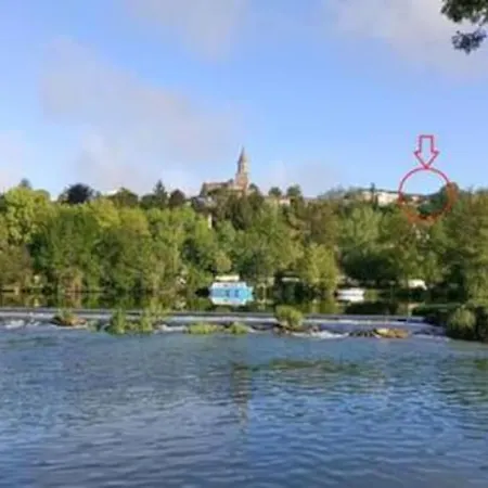 La Chabourne Des Remparts 펜션 *