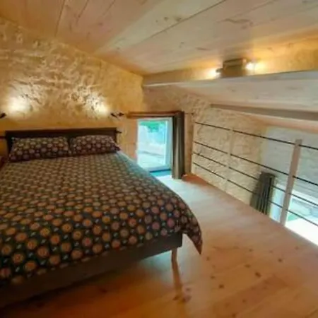 La Chabourne Des Remparts Holiday home Saint-Simeux