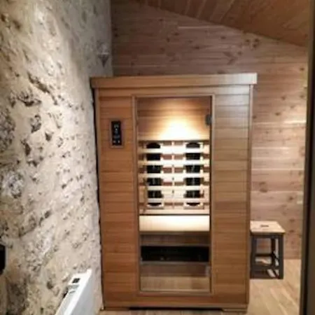 La Chabourne Des Remparts 펜션