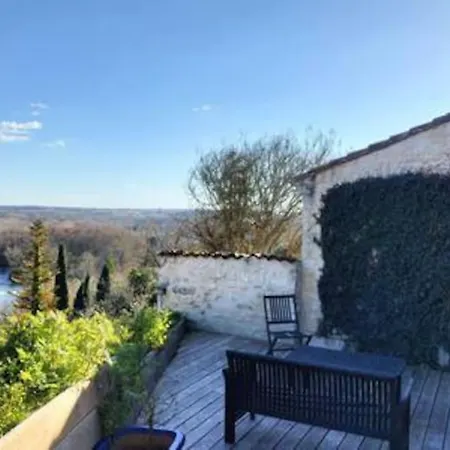 La Chabourne Des Remparts 펜션 Saint-Simeux