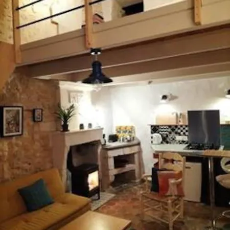 펜션 La Chabourne Des Remparts *