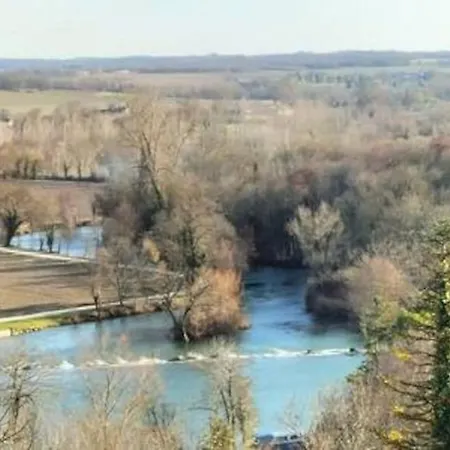 La Chabourne Des Remparts 펜션 Saint-Simeux