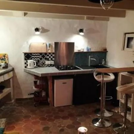 펜션 La Chabourne Des Remparts *