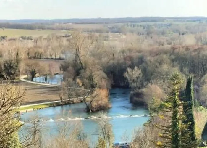 La Chabourne Des Remparts Сasa de vacaciones Saint-Simeux